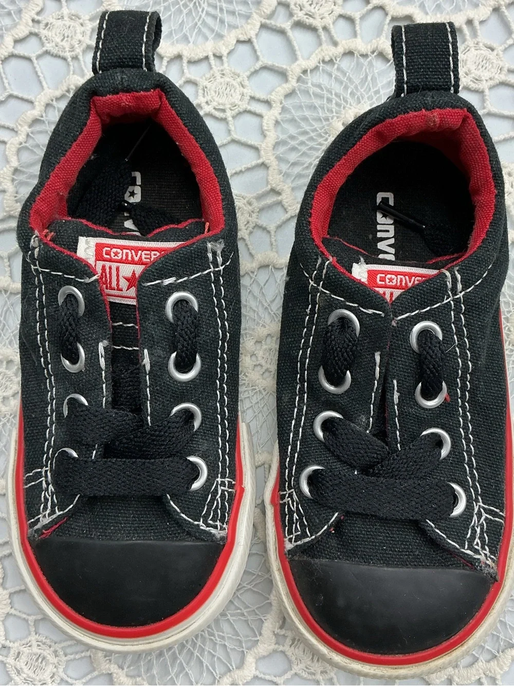 Converse Kids Black and Red Low-Top Sneakers
